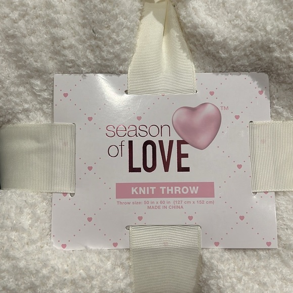 White Knit Throw with Pom Poms - Picture 2 of 5